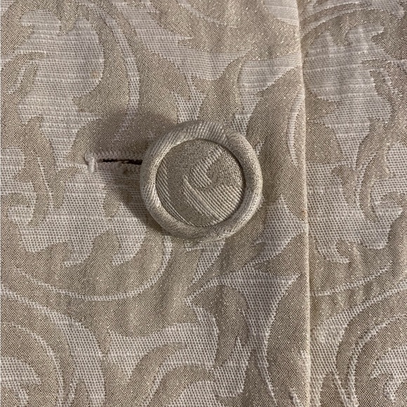 Stunning Emma James Petite Metallic Blazer, Size: 4P, & Color: Cream/Light Gold - Picture 10 of 16